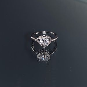 Dazzling Heart Shaped Silver Ring 💍🖤